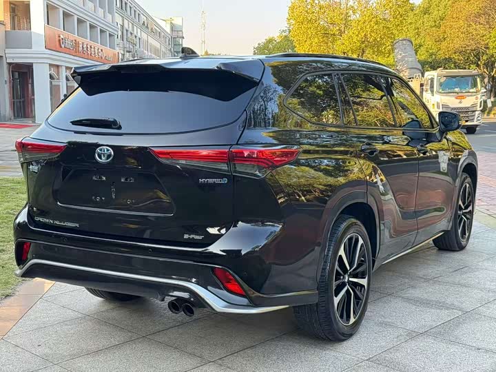 Фото 6 - Toyota Crown Kluger