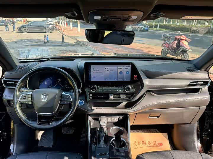 Фото 8 - Toyota Crown Kluger