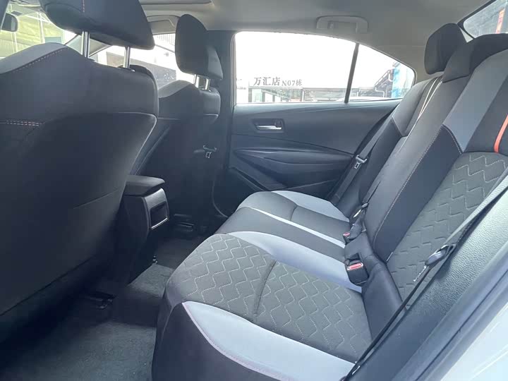 Фото 10 - Toyota Corolla