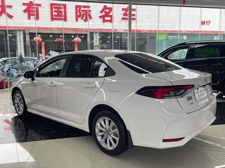 Фото 14 - Toyota Corolla