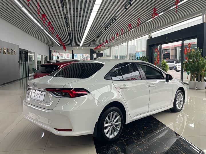 Фото 16 - Toyota Corolla