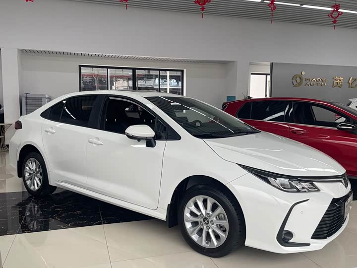 Фото 3 - Toyota Corolla