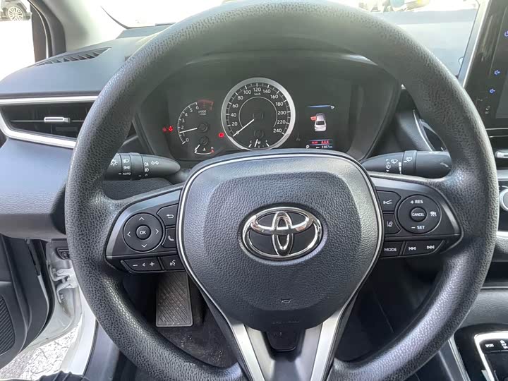 Фото 4 - Toyota Corolla