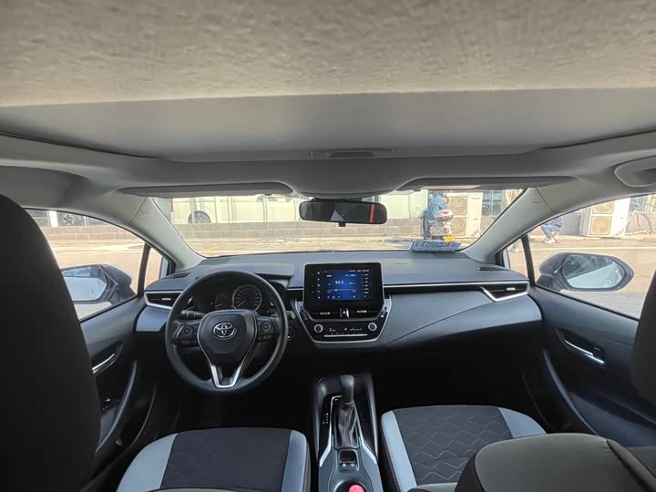 Фото 8 - Toyota Corolla