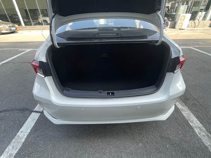 Фото 9 - Toyota Corolla