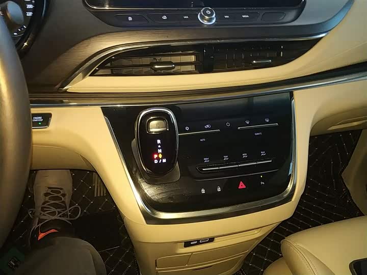 Фото 14 - Buick GL8 ES