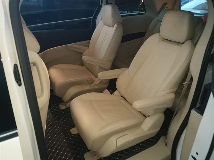 Фото 17 - Buick GL8 ES