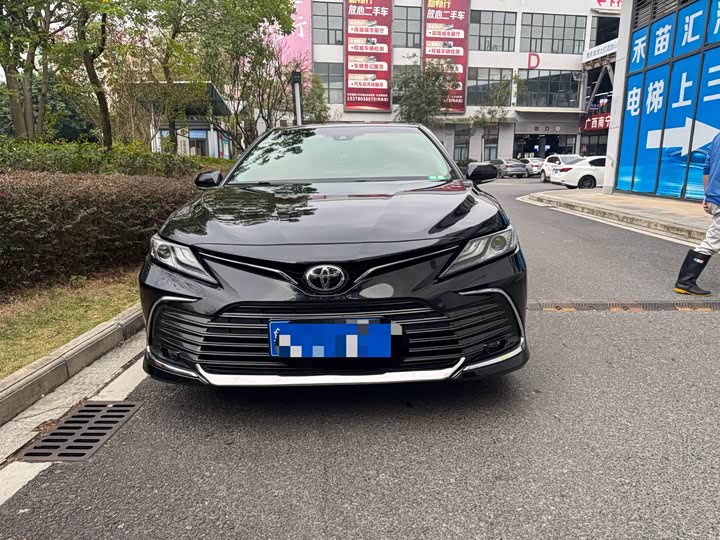 Фото 1 - Toyota Camry