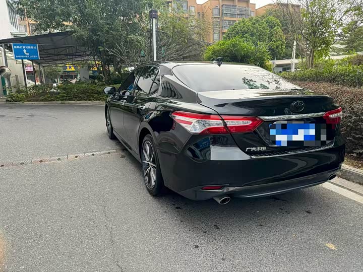 Фото 3 - Toyota Camry