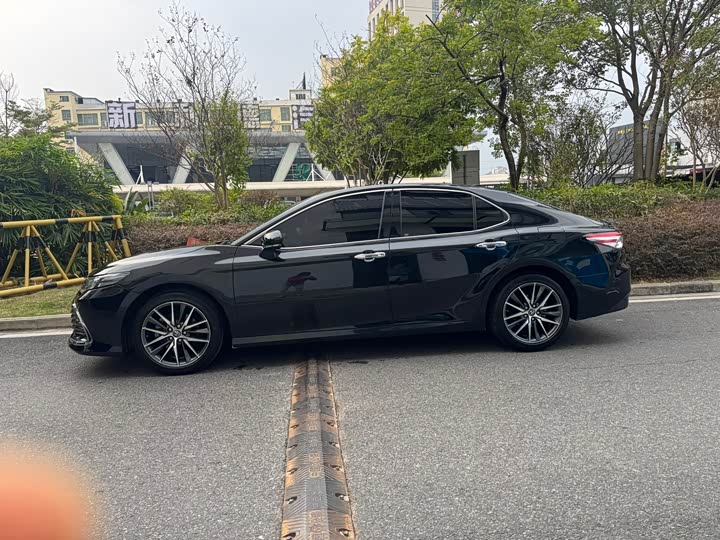 Фото 5 - Toyota Camry