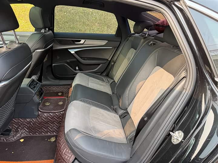 Фото 9 - Audi A6L