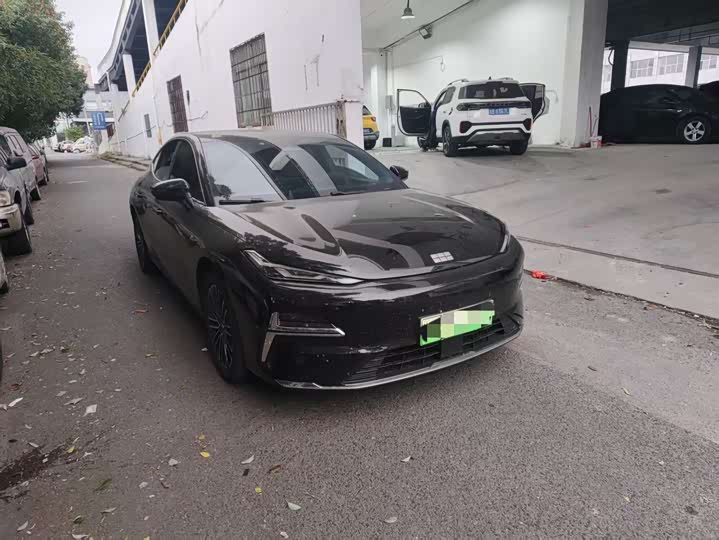 Фото 1 - Geely Galaxy Starshine 8 EM-i