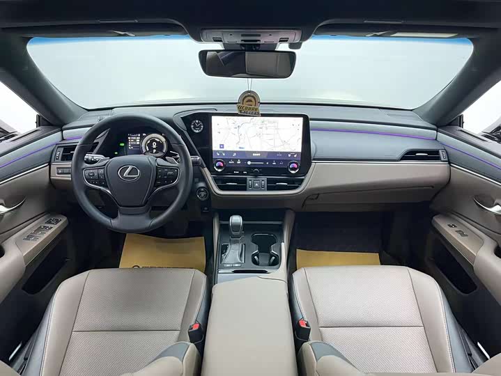 Фото 12 - Lexus ES