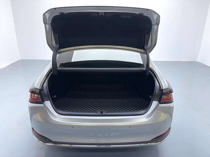 Фото 16 - Lexus ES