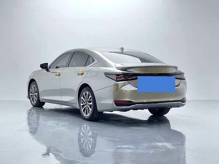 Фото 4 - Lexus ES