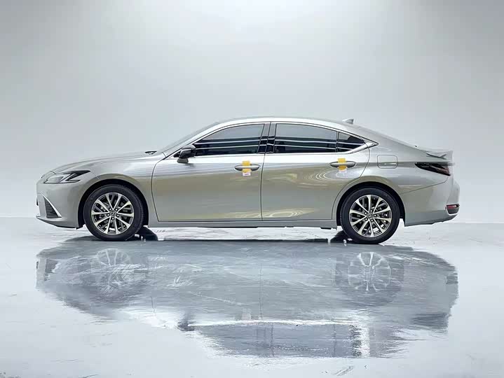 Фото 7 - Lexus ES