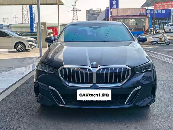 Фото 2 - BMW 5 Series