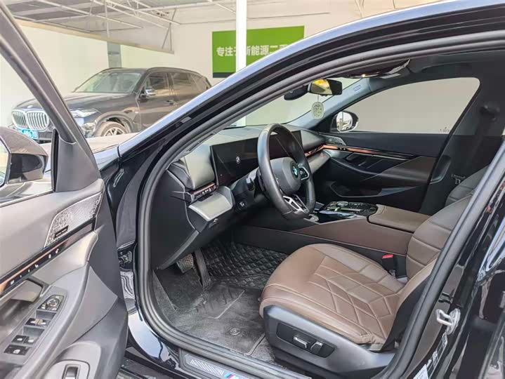 Фото 5 - BMW 5 Series