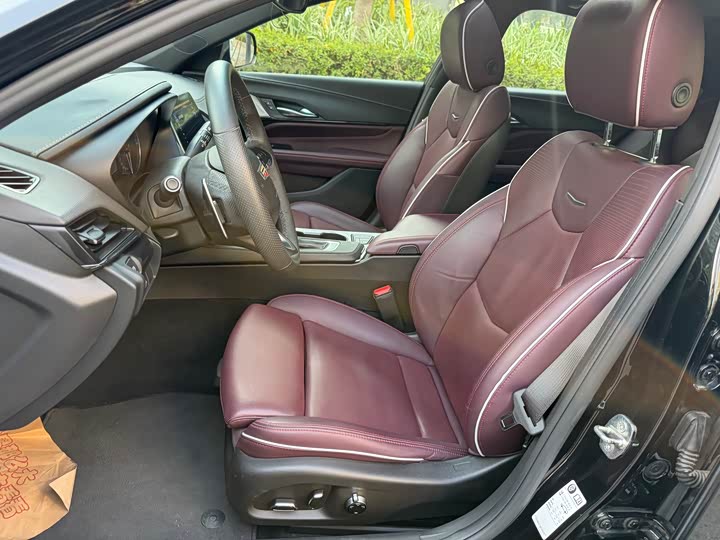 Фото 10 - Cadillac CT4