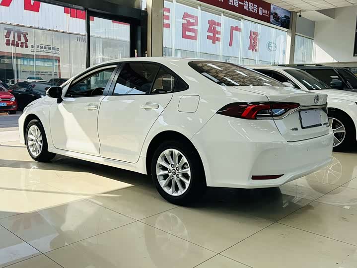 Фото 11 - Toyota Corolla