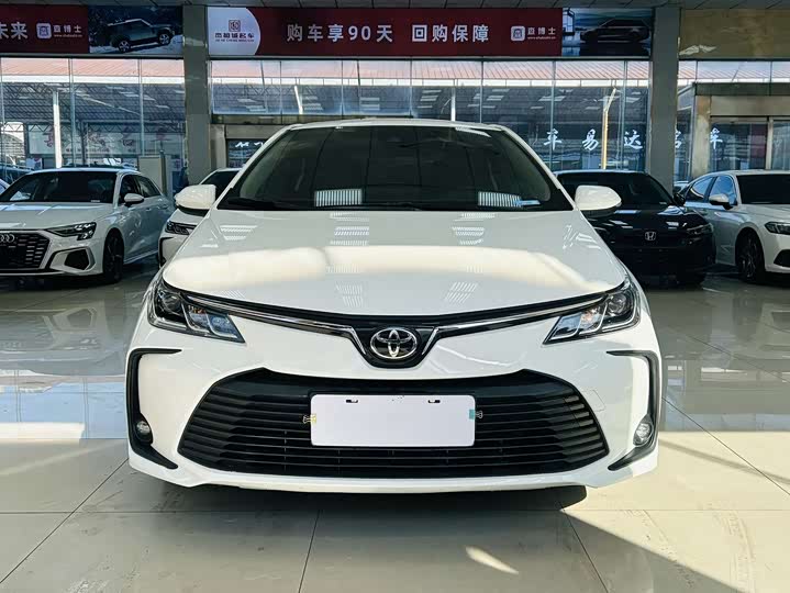 Фото 2 - Toyota Corolla