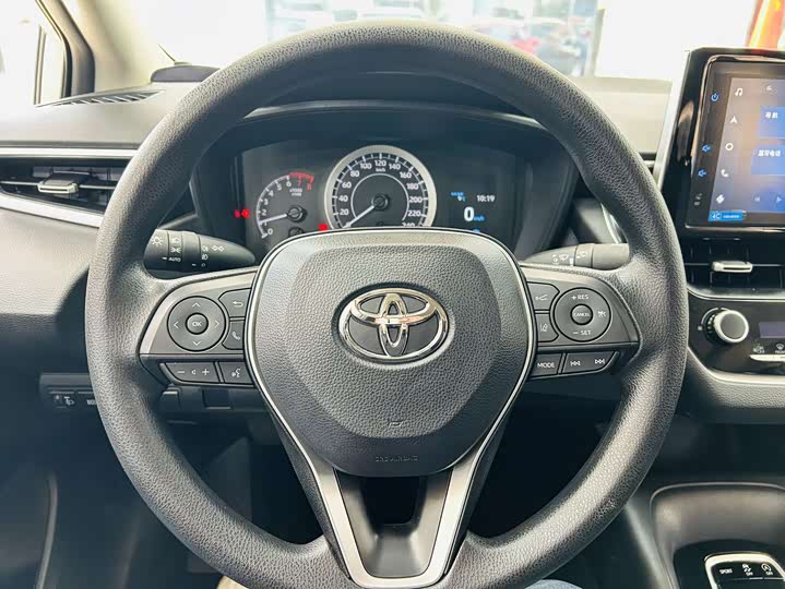Фото 8 - Toyota Corolla