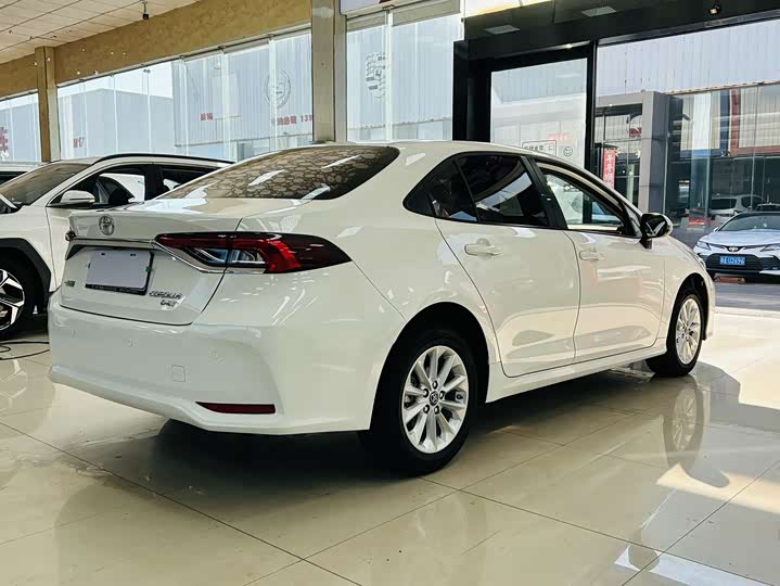 Фото 9 - Toyota Corolla