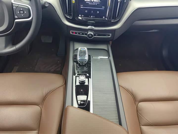 Фото 16 - Volvo XC60