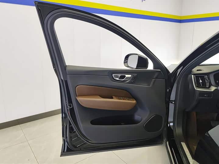 Фото 7 - Volvo XC60