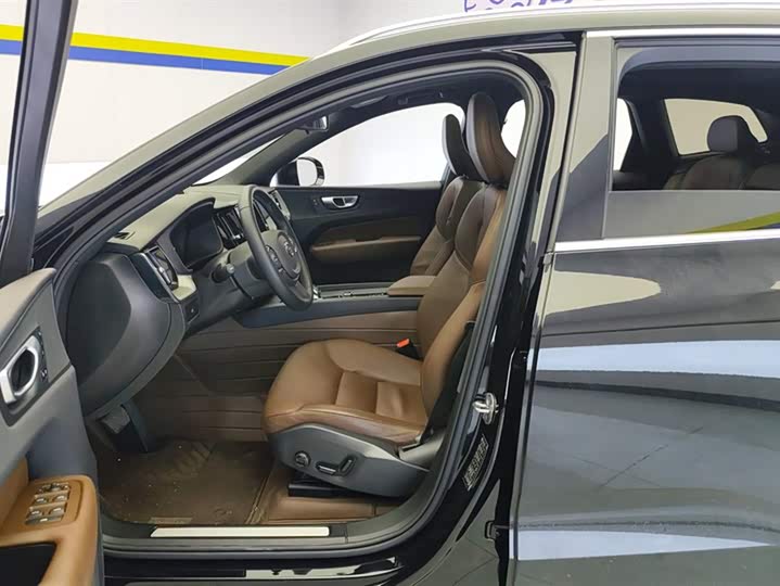 Фото 9 - Volvo XC60