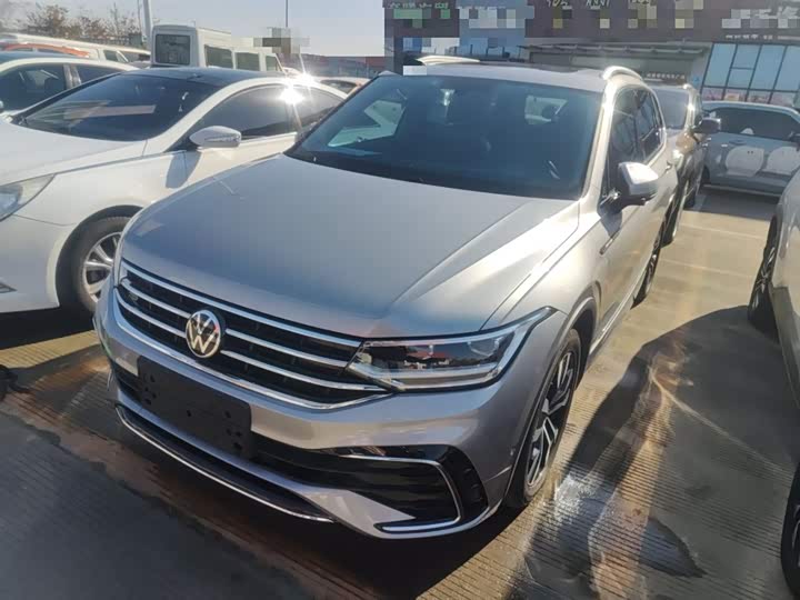 Фото 1 - Volkswagen Tiguan L Pro