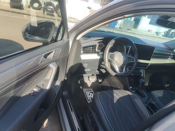 Фото 16 - Volkswagen Tiguan L Pro