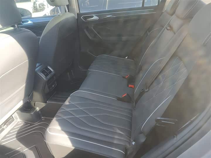 Фото 17 - Volkswagen Tiguan L Pro