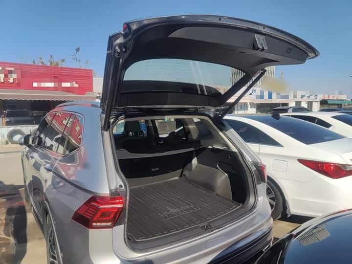 Фото 19 - Volkswagen Tiguan L Pro