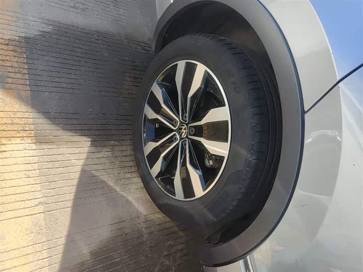 Фото 26 - Volkswagen Tiguan L Pro