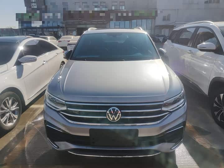 Фото 3 - Volkswagen Tiguan L Pro