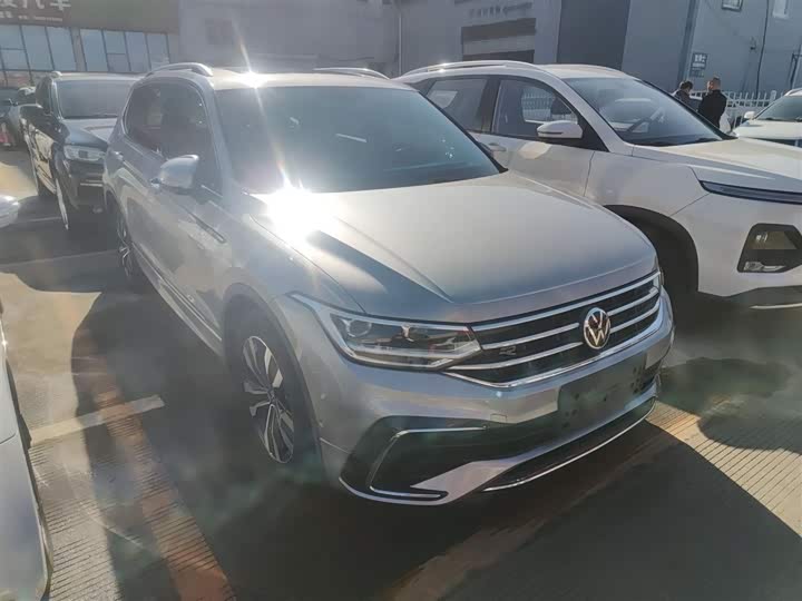 Фото 4 - Volkswagen Tiguan L Pro