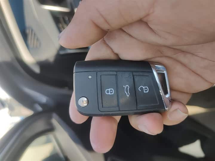 Фото 9 - Volkswagen Tiguan L Pro