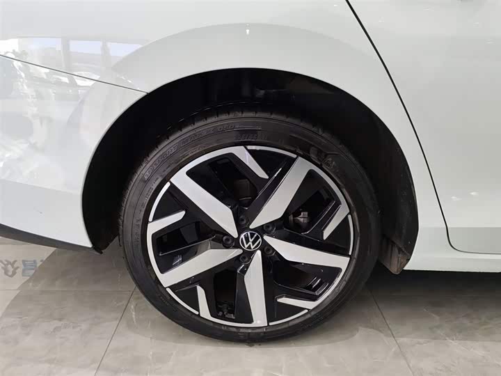 Фото 26 - Volkswagen Lamando L