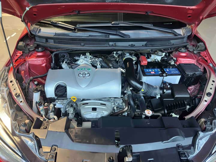 Фото 17 - Toyota Yaris L Hatchback