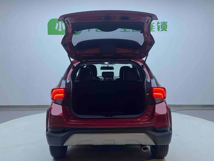 Фото 18 - Toyota Yaris L Hatchback