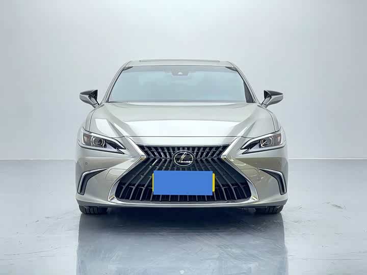 Фото 2 - Lexus ES