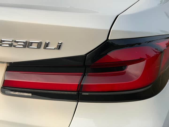 Фото 16 - BMW 5 Series