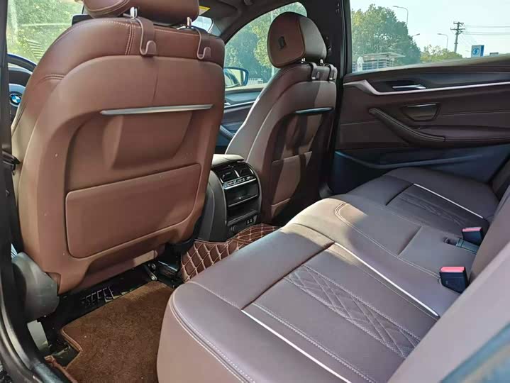 Фото 13 - BMW 5 Series