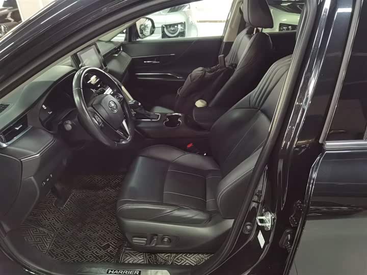 Фото 15 - Toyota Harrier