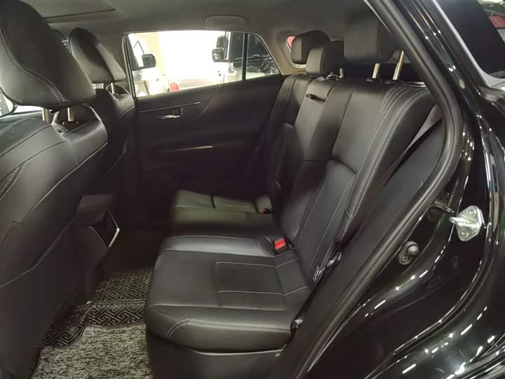 Фото 17 - Toyota Harrier