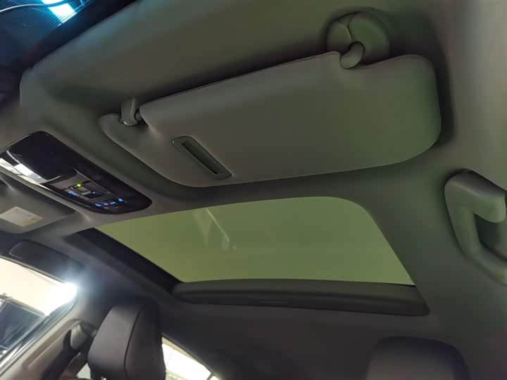 Фото 18 - Toyota Harrier