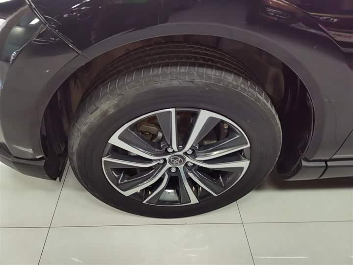 Фото 23 - Toyota Harrier