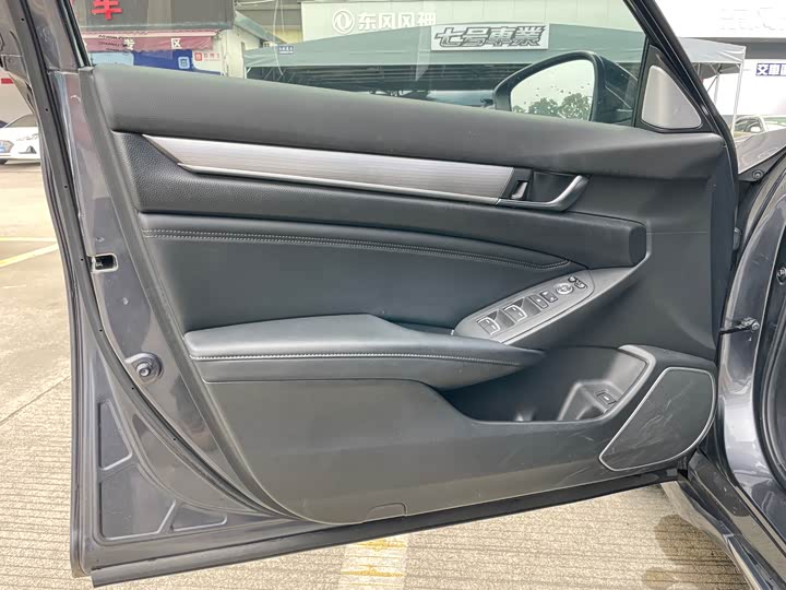 Фото 11 - Honda Accord