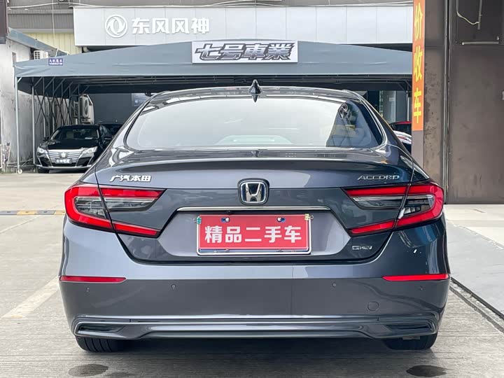 Фото 14 - Honda Accord
